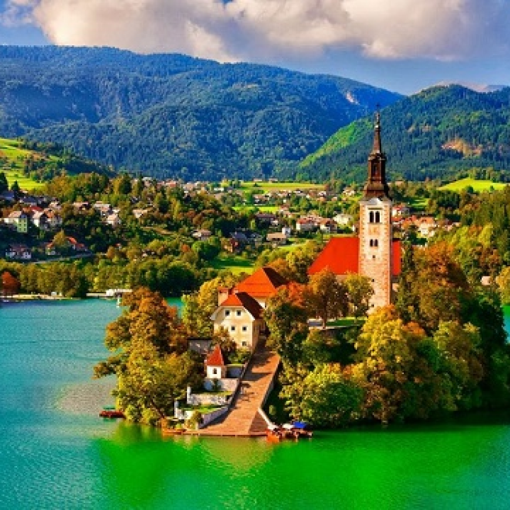 اكتشف جمال سلوفينيا الساحر: دليل السفر والسياحة