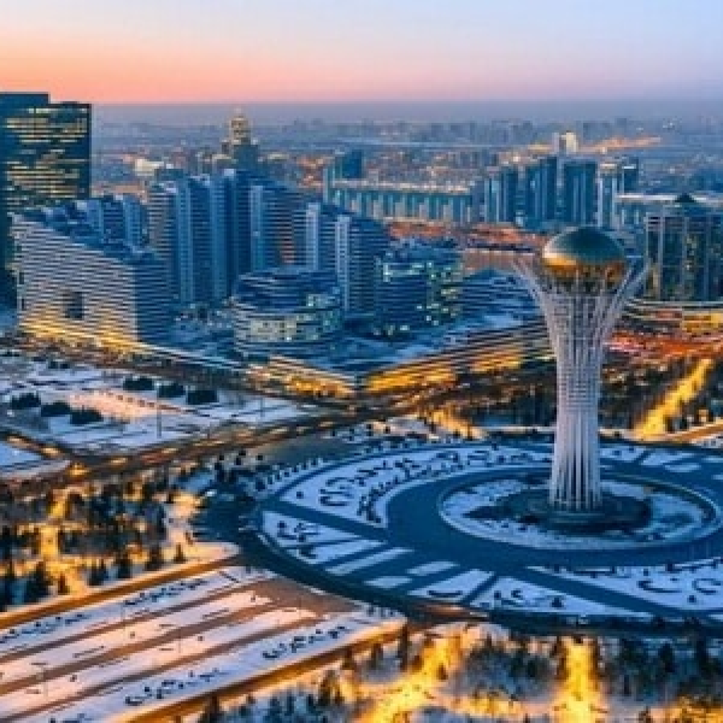 استكشاف أرض التناقضات: دليل السفر إلى كازاخستان واتصالاتها الفعالة بين المدن