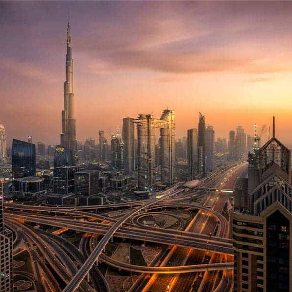 استكشاف الإمارات العربية المتحدة: رحلة من الفخامة والراحة